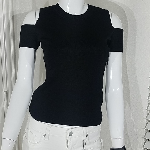 Saks Fifth Avenue Black Label Tops - 🎉Sale🎊 Saks Fifth Avenue Cold Shoulder Top